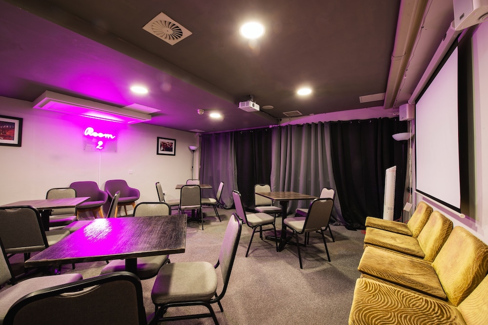 aando edinburgh city hostel