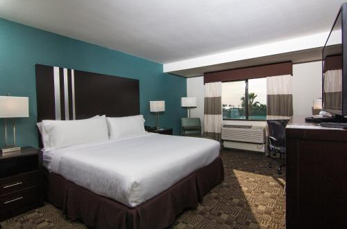 holiday inn express hotel and suites carlsbad beach by ihg