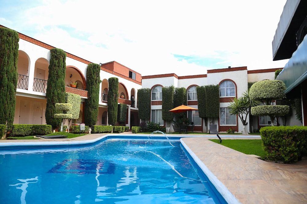 hotel and suites villa del sol