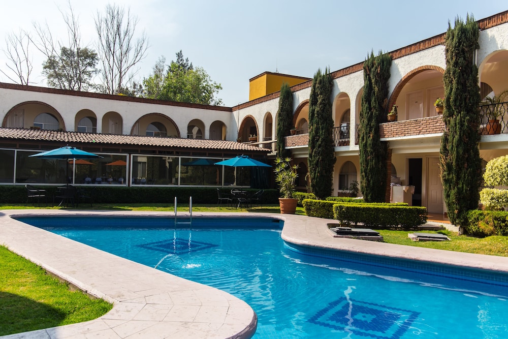 hotel and suites villa del sol