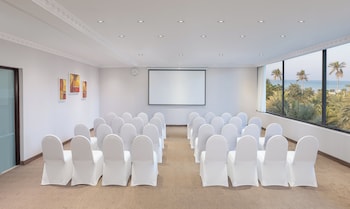 intercontinental muscat by ihg