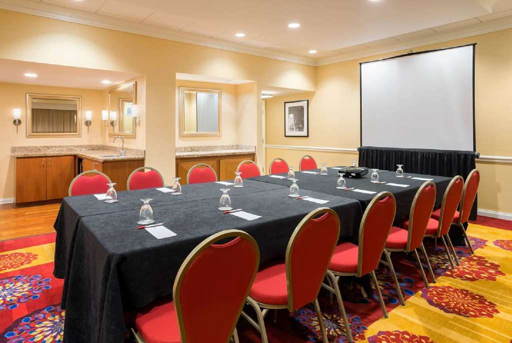 wyndham cleveland airport