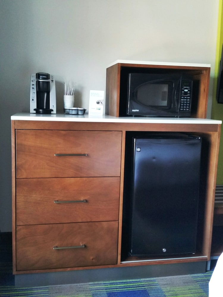 holiday inn express suites clifton park by ihg