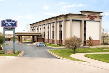 hampton inn appleton fox river mall area