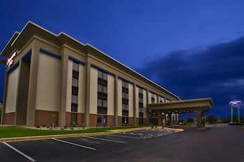 hampton inn appleton fox river mall area