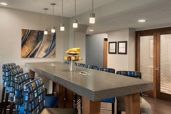 hampton inn appleton fox river mall area