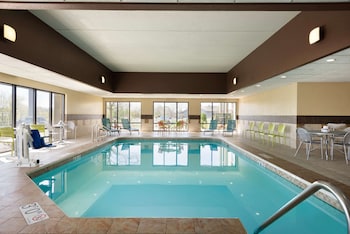 hampton inn appleton fox river mall area