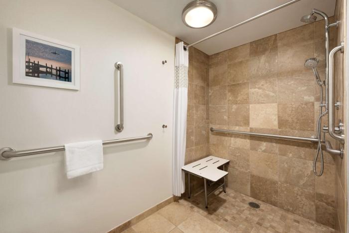 hampton inn appleton fox river mall area