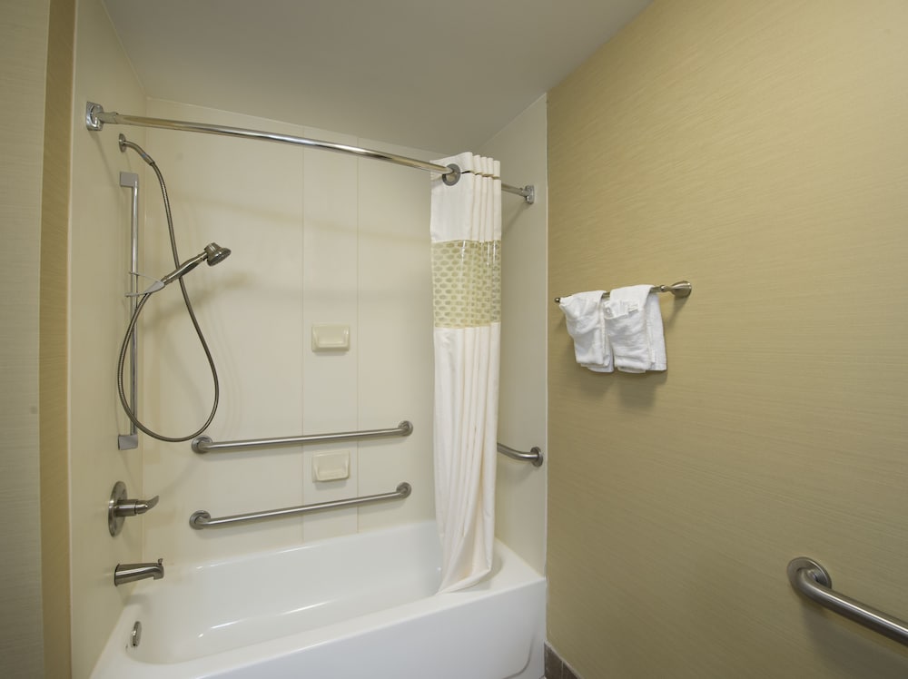 hampton inn cornelia