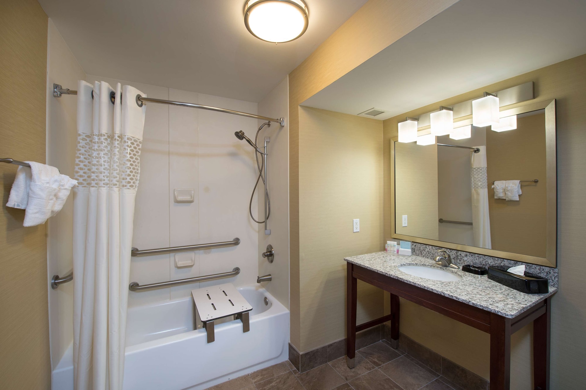 hampton inn cornelia
