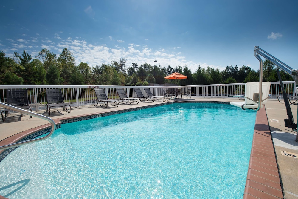 hampton inn cornelia
