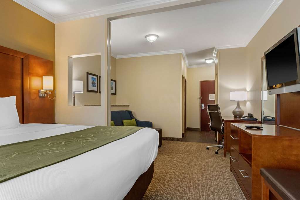 comfort suites central