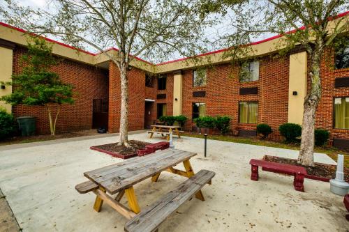 red roof inn and suites jacksonville nc