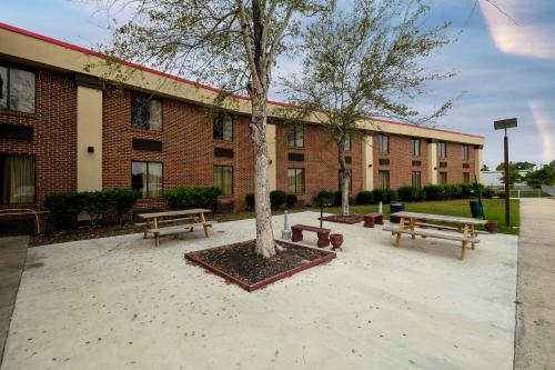 Red Roof Inn & Suites Jacksonville, Nc,North Carolina>>Jacksonville,2 star