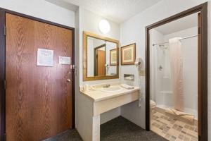 iron ridge inn motel