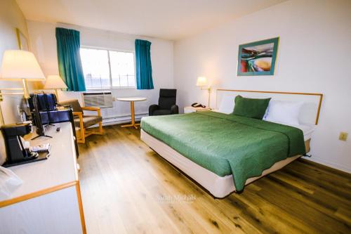 mountain host motor inn