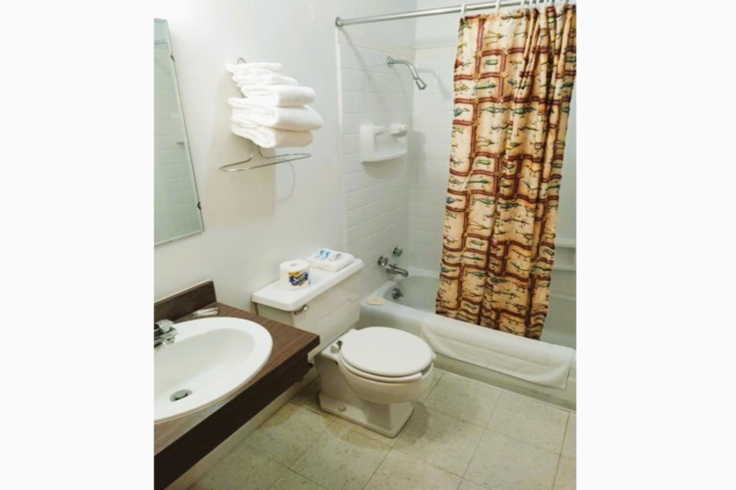 love hotels voyageur by oyo at international falls mn