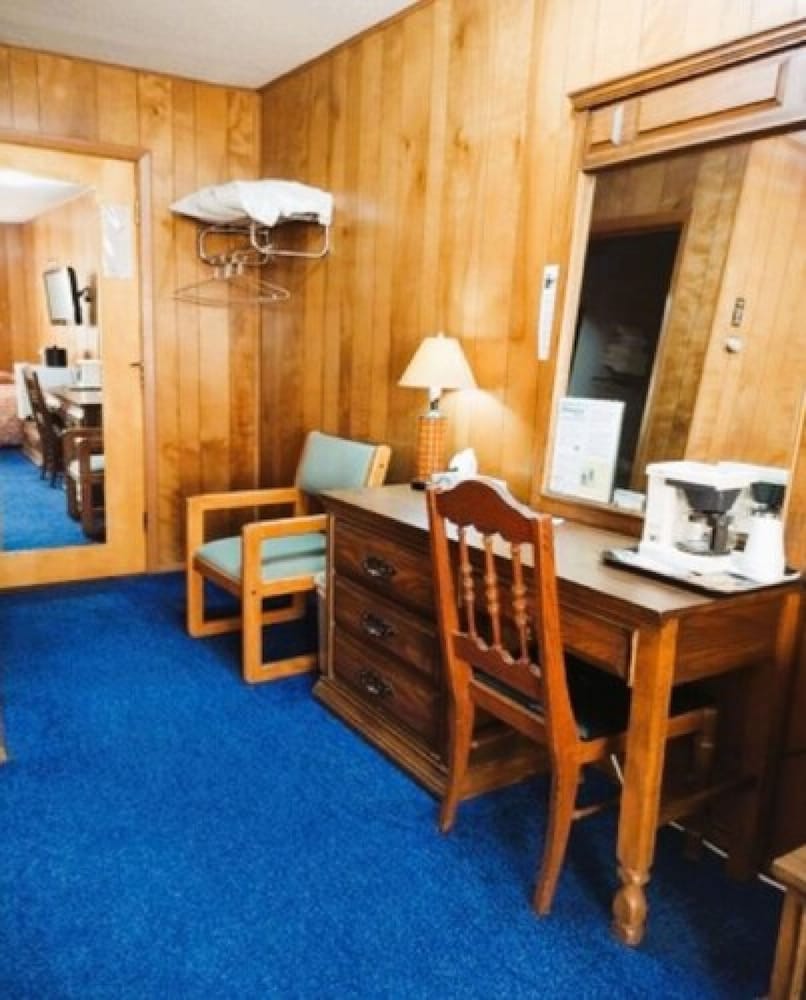 love hotels voyageur by oyo at international falls mn