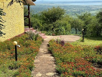 african sunrise lodge and campsite