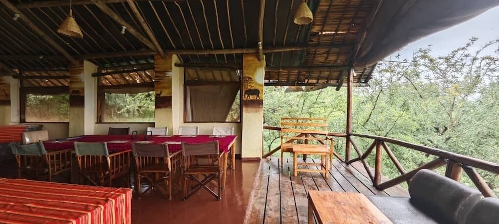 african sunrise lodge and campsite