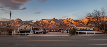 Mt Williamson Motel And Basecamp