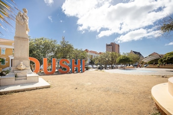 royal apartments city centre willemstad