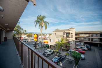 casa bella inn huntington park