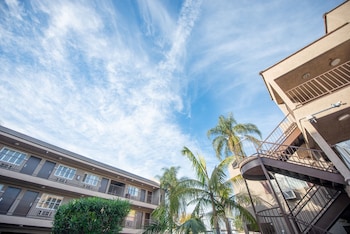 casa bella inn huntington park