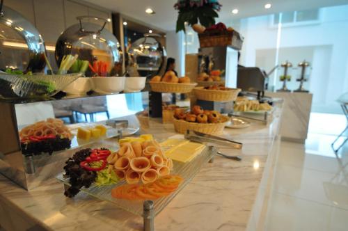 damas suites and residences