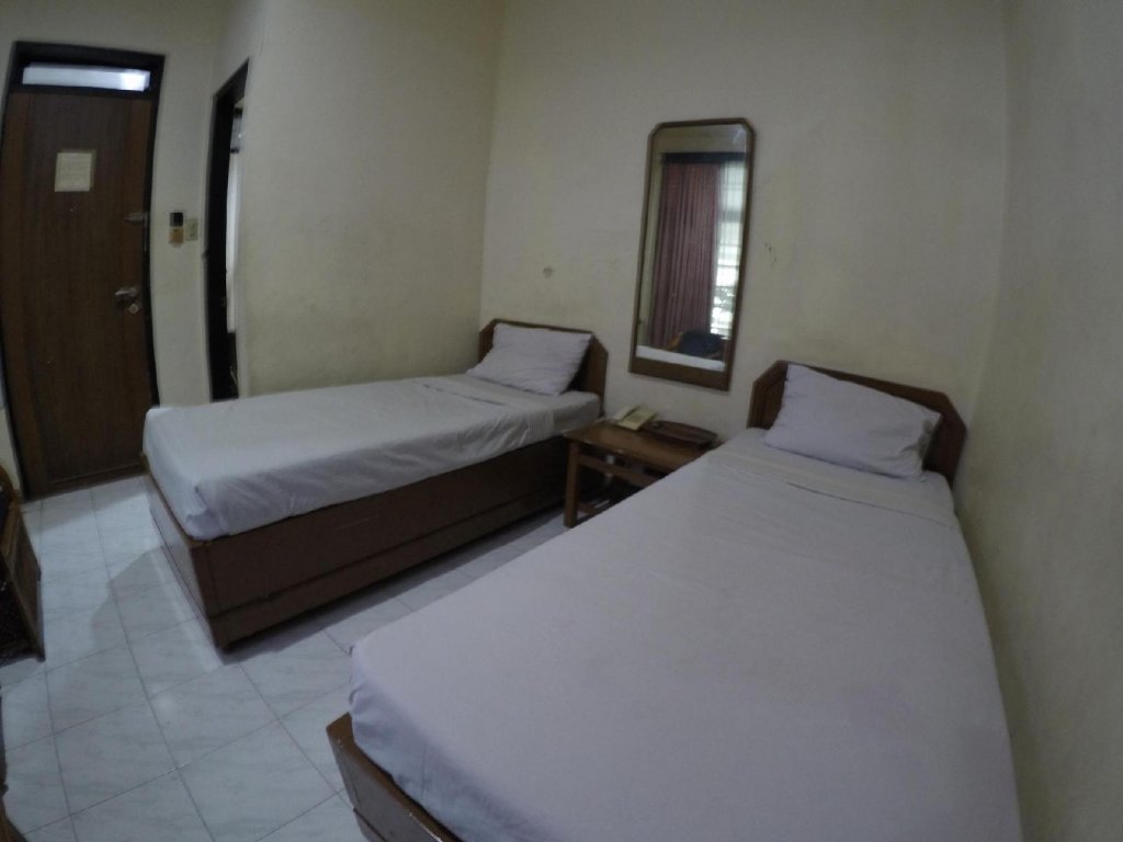 crown hotel tasikmalaya