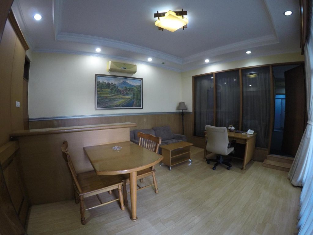 crown hotel tasikmalaya