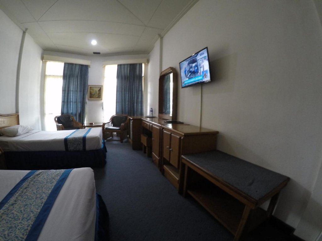 crown hotel tasikmalaya