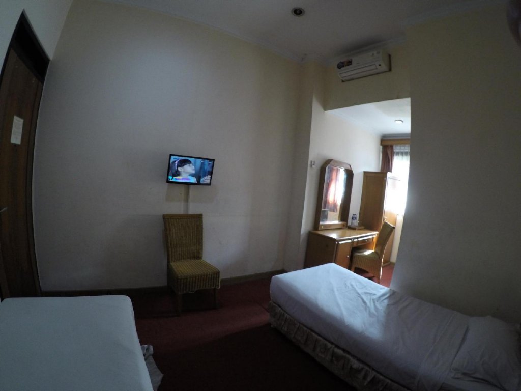 crown hotel tasikmalaya
