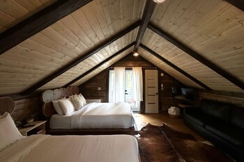 paradise village hotel