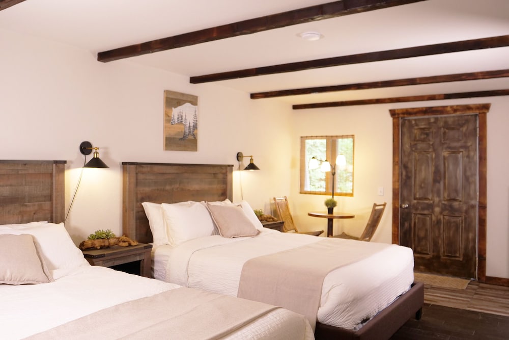 paradise village hotel