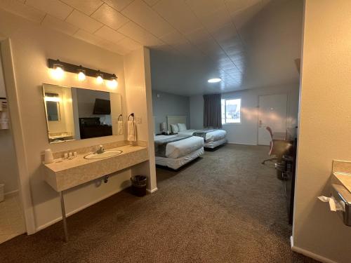 the fossil butte motel