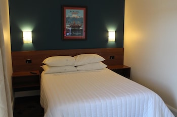 whale motor inn and restaurant