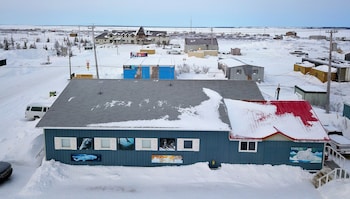Iceberg Inn,,3 star
