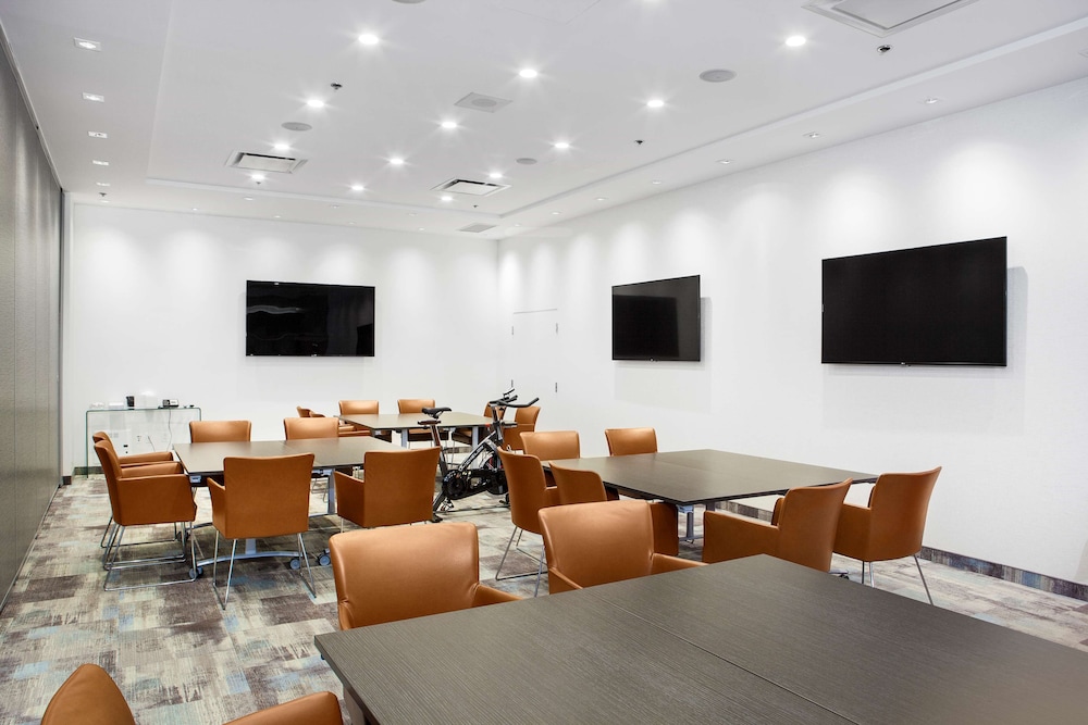 hilton montreal laval