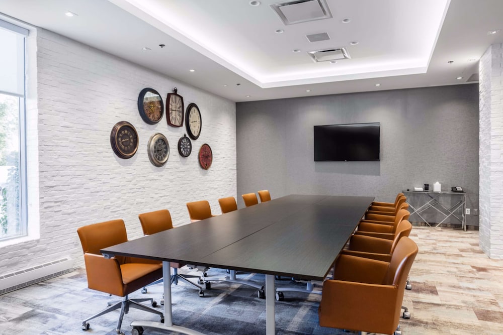 hilton montreal laval