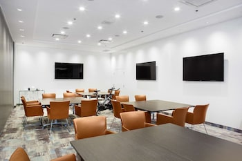 hilton montreal laval