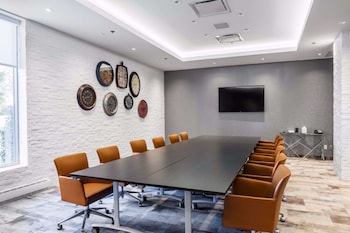 hilton montreal laval