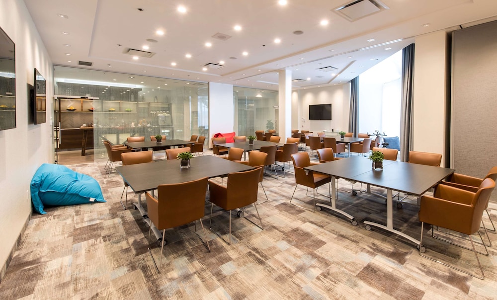 hilton montreal laval