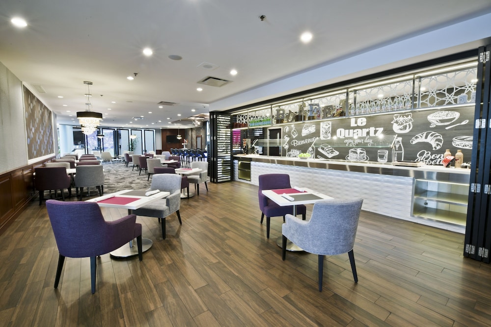 hilton montreal laval