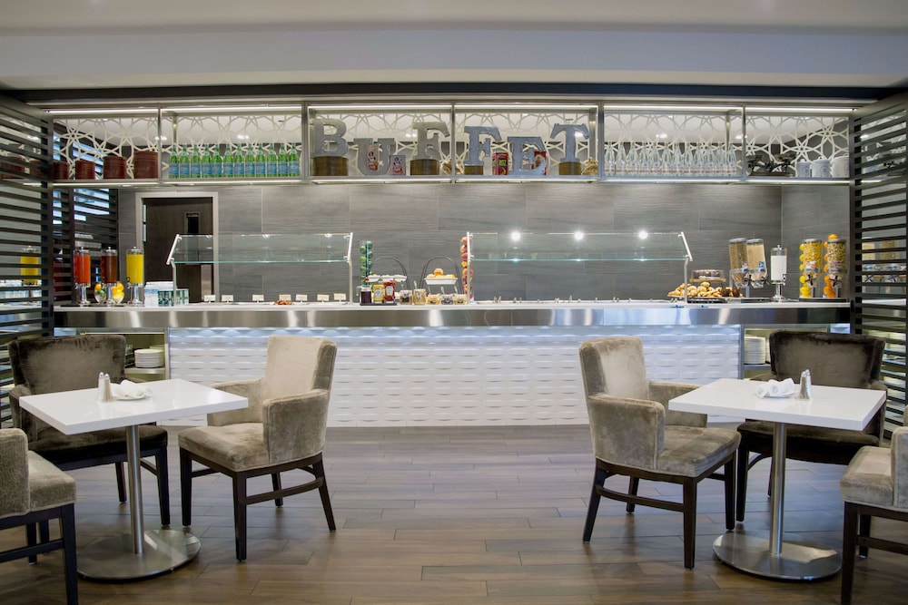 hilton montreal laval