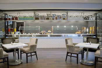 hilton montreal laval