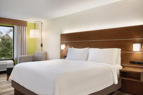 holiday inn express hotel and suites lavonia by ihg