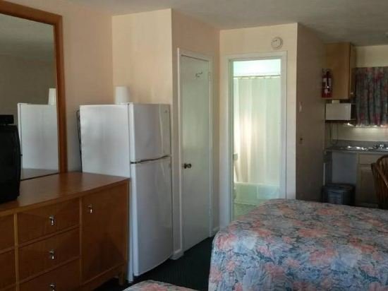 Blue Water Motel,,2 star