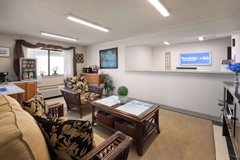 Travelodge By Wyndham Redwood Falls,,2 star