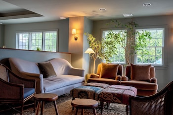 the harbor front inn